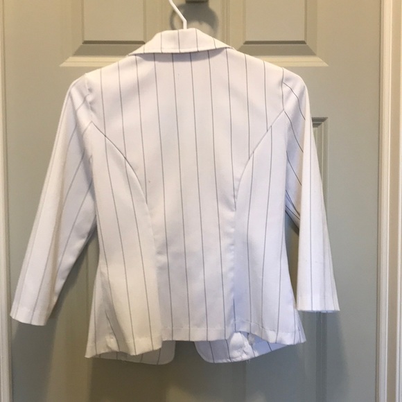 Ladies white jacket - 3/4 length sleeves - Picture 2 of 2